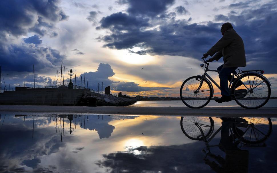 Bicycle Clouds Reflection Puddle Ocean HD wallpaper,nature HD wallpaper,ocean HD wallpaper,clouds HD wallpaper,reflection HD wallpaper,bicycle HD wallpaper,puddle HD wallpaper,1920x1200 wallpaper