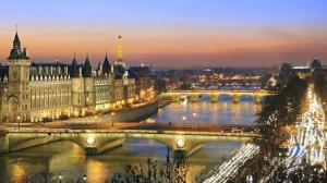The Beautiful Seine River In Paris wallpaper thumb