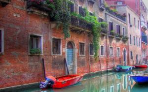 Clam Canal In Venice wallpaper thumb