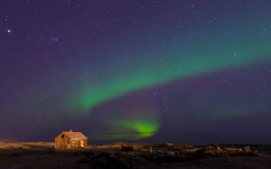 Aurora Borealis Northern Lights Night Green Stars Barn HD wallpaper thumb