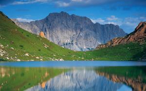 Beautiful Lake In The Austrian Mountains wallpaper thumb