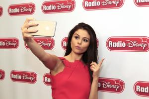 Selena Gomez beauty model wallpaper thumb