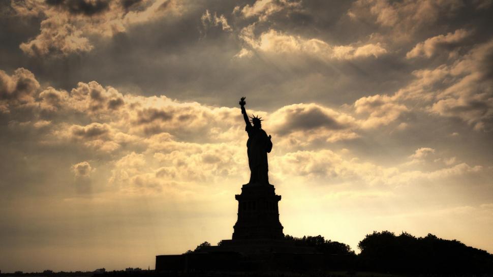 Silhouette Of Lady Liberty wallpaper,sunset HD wallpaper,clouds HD wallpaper,statue HD wallpaper,silhouette HD wallpaper,nature & landscapes HD wallpaper,1920x1080 wallpaper