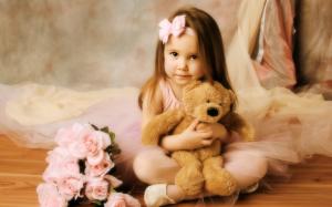 Little girl with teddy bear wallpaper thumb