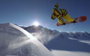 Snowboarding Jumping Sports Picture wallpaper thumb
