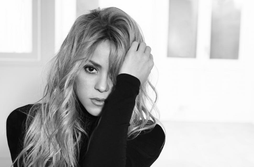 Shakira, singer wallpaper,singer HD wallpaper,blonde HD wallpaper,black and white HD wallpaper,Shakira HD wallpaper,2698x1781 wallpaper