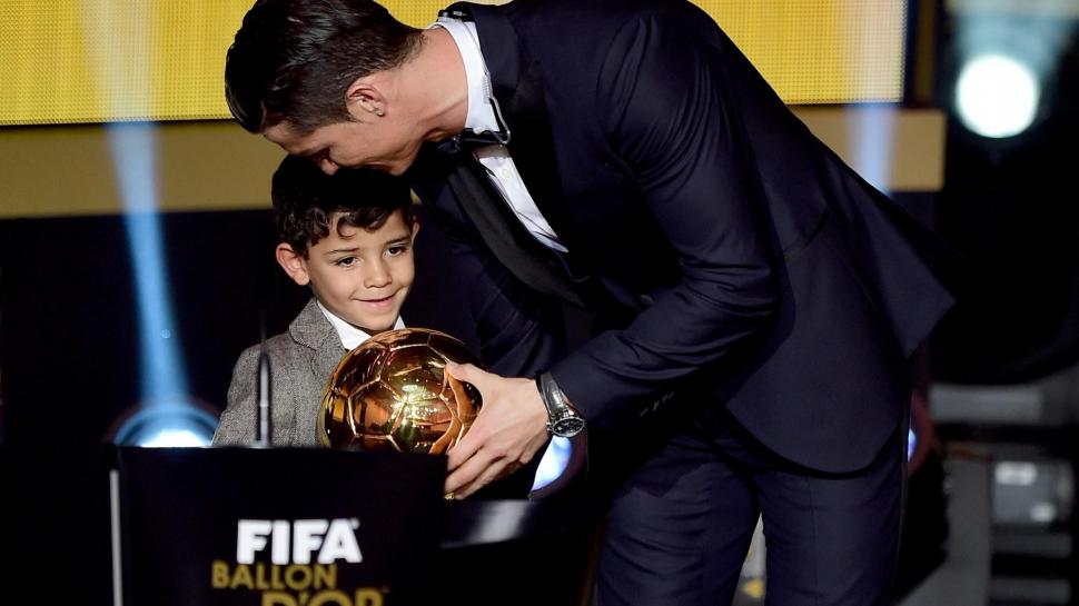 FIFA Ballon d'Or winner Cristiano Ronaldo of Portugal and Real Madrid accepts his award with son wallpaper,fifa HD wallpaper,ballon d'or HD wallpaper,2015 HD wallpaper,football HD wallpaper,cristiano ronaldo HD wallpaper,2048x1152 wallpaper