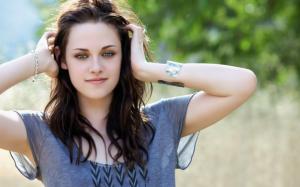 Young Actress Kristen Stewart wallpaper thumb