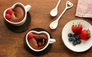 Chocolate dessert, cups, blackberries, strawberries, food, spoons wallpaper thumb