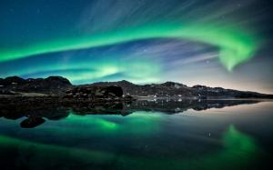 Aurora Borealis Northern Lights Lake Reflection HD wallpaper thumb