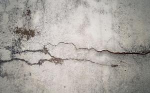 Crack in the wall wallpaper thumb