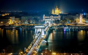 Szechenyi Chain Bridge Budapest wallpaper thumb