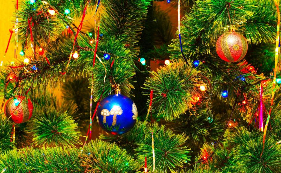 Christmas tree, garland, balls, tinsel, holiday wallpaper,christmas tree HD wallpaper,garland HD wallpaper,balls HD wallpaper,tinsel HD wallpaper,holiday HD wallpaper,2560x1580 wallpaper