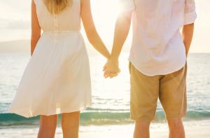 Couple holding hands wallpaper thumb