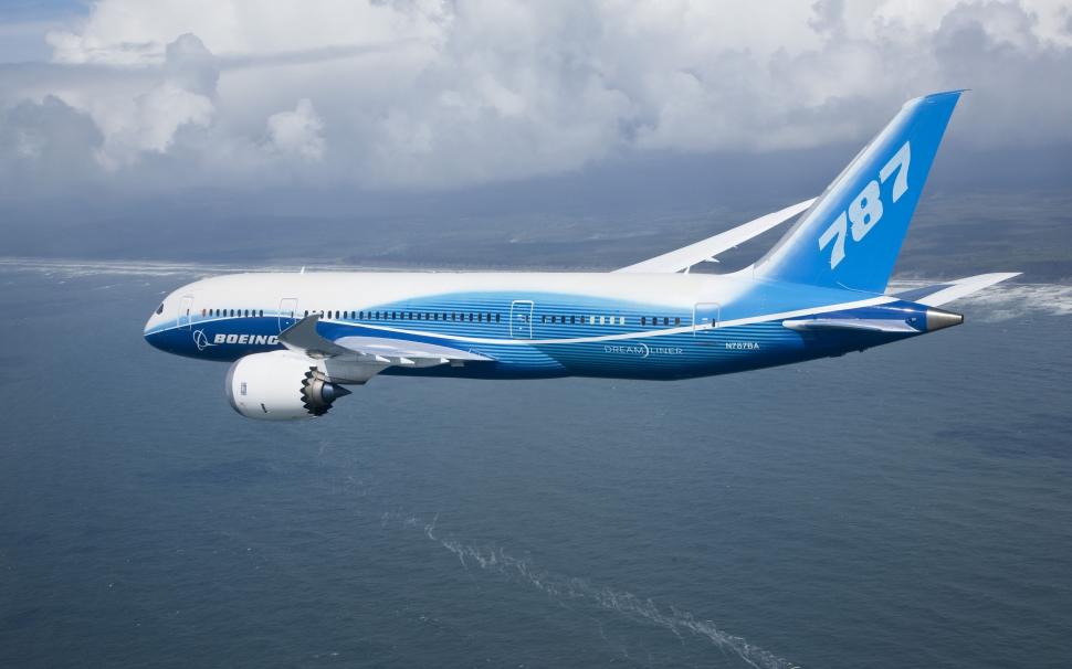 Boeing 787 Flying wallpaper,dreamliner HD wallpaper,clouds HD wallpaper,aircraft HD wallpaper,boeing HD wallpaper,2880x1800 wallpaper