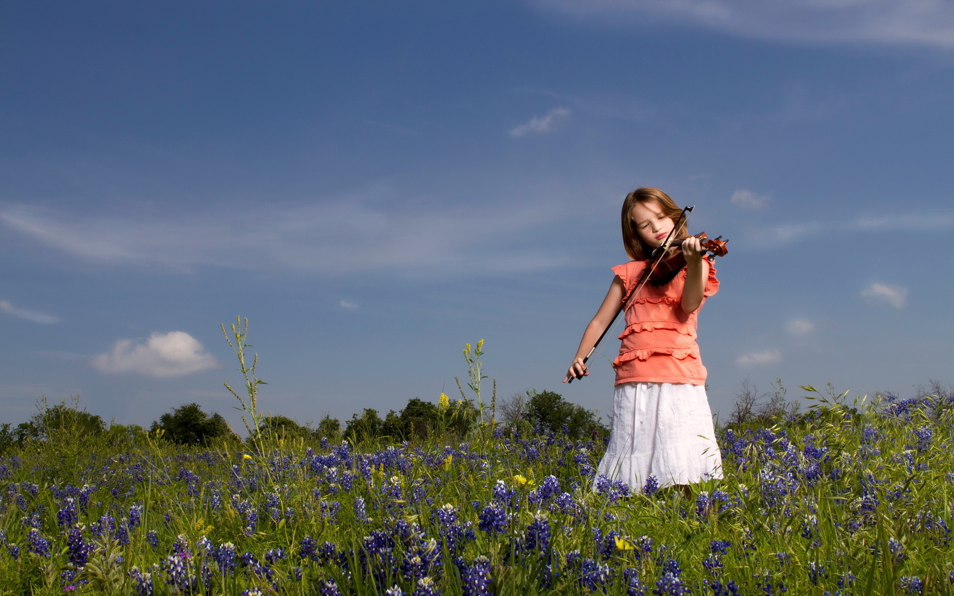 Outdoor Girl Learn Violin Pc Wallpaper Music Wallpaper Better