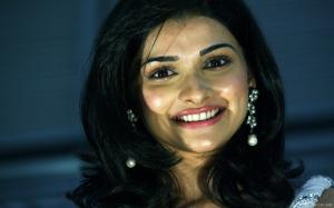 Actress  Prachi Desai wallpaper thumb