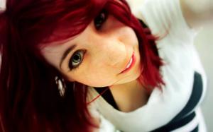 Green-eyed redhead close-up wallpaper thumb