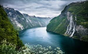 Beautiful scenery of Norway Geiranger Fjord wallpaper thumb