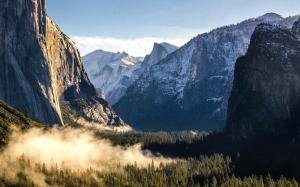 Mountains of Yosemite National Park HD wallpaper thumb