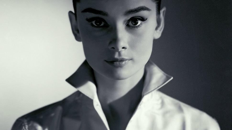Audrey Hepburn, Monochrome, Women wallpaper,audrey hepburn HD wallpaper,monochrome HD wallpaper,women HD wallpaper,2880x1620 wallpaper