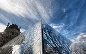 Louvre Pyramid wallpaper thumb