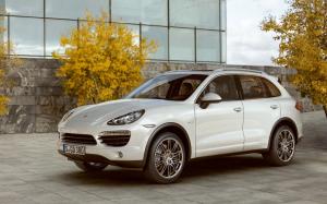 Porsche Cayenne S Hybrid 2011 Front And Side wallpaper thumb