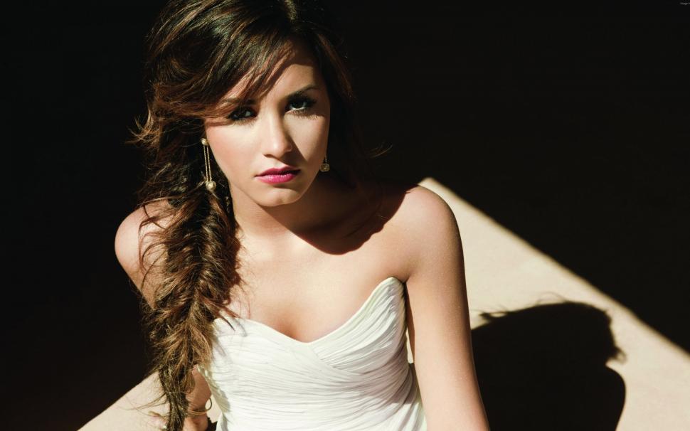 Demi Lovato wallpaper,demi lovato HD wallpaper,Top music artist and bands HD wallpaper,brunette HD wallpaper,2880x1800 wallpaper