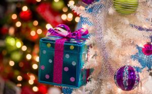 Christmas gift, box, lights wallpaper thumb