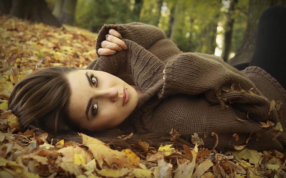 Beautiful brunette in the forest wallpaper,girls HD wallpaper,1920x1200 HD wallpaper,forest HD wallpaper,woman HD wallpaper,autumn HD wallpaper,brunette HD wallpaper,1920x1200 wallpaper