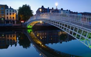 Ha'penny bridge and River Liffey at night Dublin Ireland wallpaper thumb