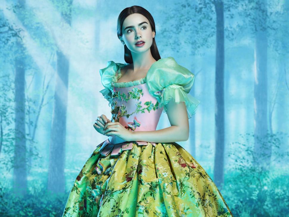 Lily Collins in The Brothers Grimm: Snow White wallpaper,Lily HD wallpaper,Collins HD wallpaper,Snow HD wallpaper,White HD wallpaper,2560x1920 wallpaper