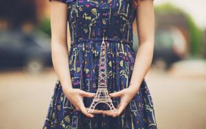 The girl hands Eiffel Tower model wallpaper thumb