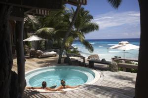 Hot Tub Jacuzzi on Beach Front wallpaper thumb