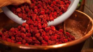 Red Fruits Food Raspberries For Desktop wallpaper thumb