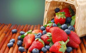 A basket of strawberries and blueberries wallpaper thumb
