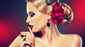 Beautiful blonde fashion girl, jewelry wallpaper thumb