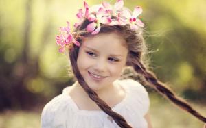 Smile little girl, flower wreath wallpaper thumb