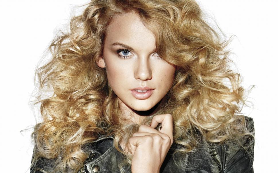 Taylor Swift Curly Hair wallpaper,singer HD wallpaper,pop HD wallpaper,cute HD wallpaper,young HD wallpaper,2560x1600 wallpaper