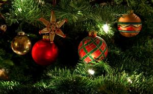 christmas decorations, tree, garland, star, holiday, new year wallpaper thumb