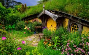 Lord of the Rings, Hobbit house, hill, flowers, grass wallpaper thumb