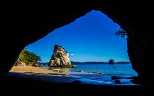 Travel to New Zealand, from Cathedral Caves look to the sea wallpaper thumb