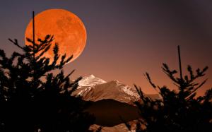 Hunter's Moon over the Mountains wallpaper thumb