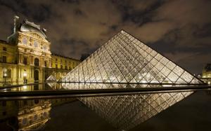 Louvre Museum Paris HD wallpaper thumb