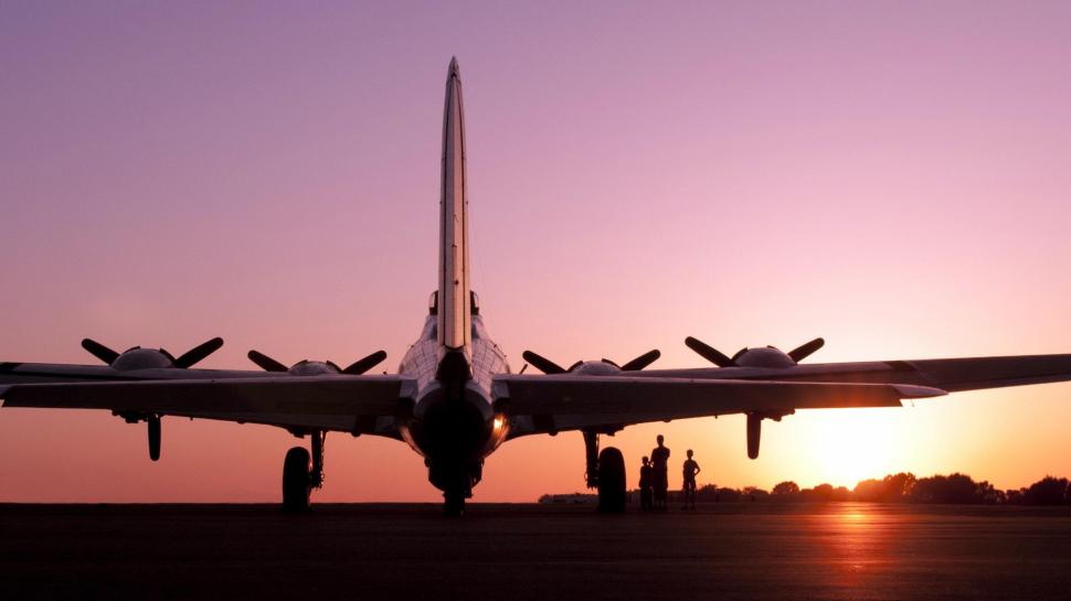 B17 Flying Fortress At Dusk wallpaper,wwii HD wallpaper,sunset HD wallpaper,classic HD wallpaper,world HD wallpaper,flying HD wallpaper,airplane HD wallpaper,vintage HD wallpaper,plane HD wallpaper,boeing HD wallpaper,bomber HD wallpaper,1920x1080 wallpaper
