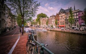 Canals of Amsterdam wallpaper thumb