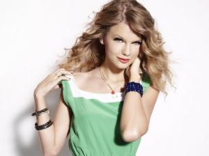 Taylor Swift Cute Desktop Background wallpaper thumb