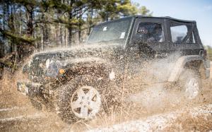 Jeep Wrangler Splash Wet Off Road HD wallpaper thumb