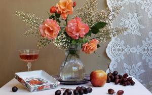 Roses in the vase wallpaper thumb