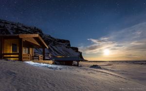 Cabin Snow Winter Stars Moonlight Night HD wallpaper thumb